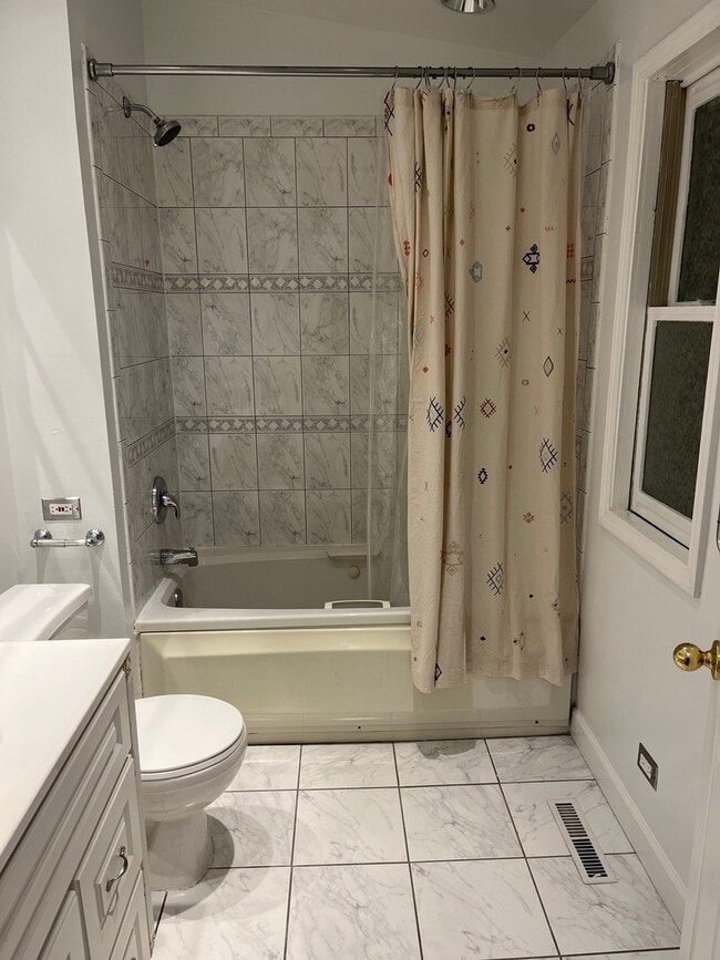 Building Photo - 1638 N Washtenaw Ave