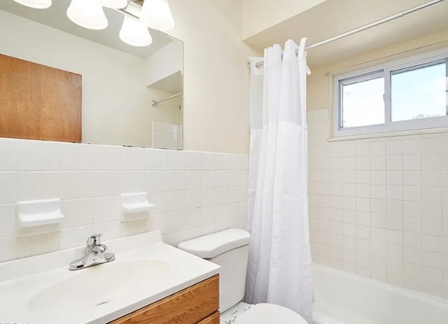 Building Photo - 923-925 Rosamond Ave