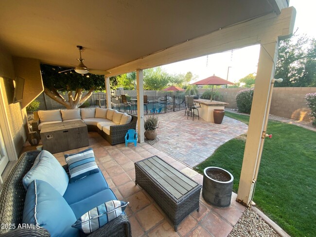 Building Photo - 3798 E Encinas Ave