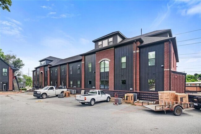 Building Photo - 1115 N Leverett Ave