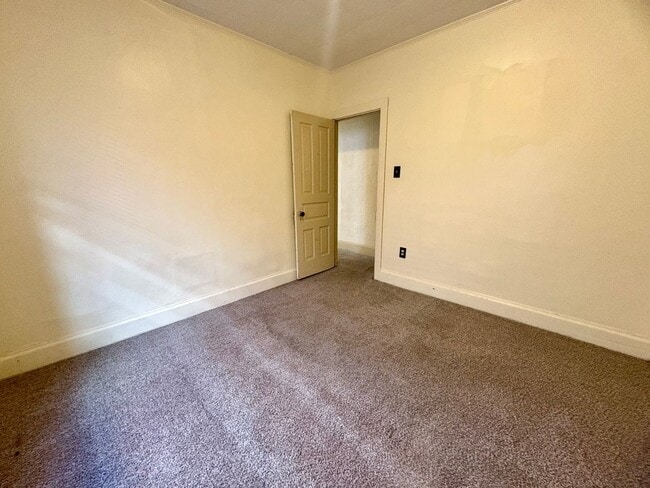 Building Photo - 3 Bedroom Single Family Home in Harrisburg!