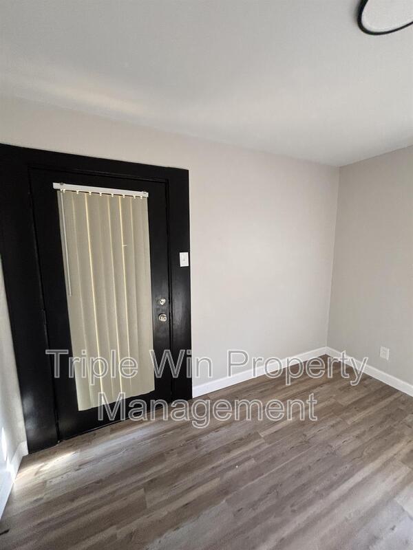 Building Photo - 7932 Labelle St