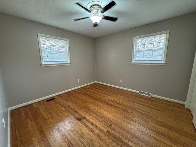 Building Photo - Private 3/2 Country House- $1,595