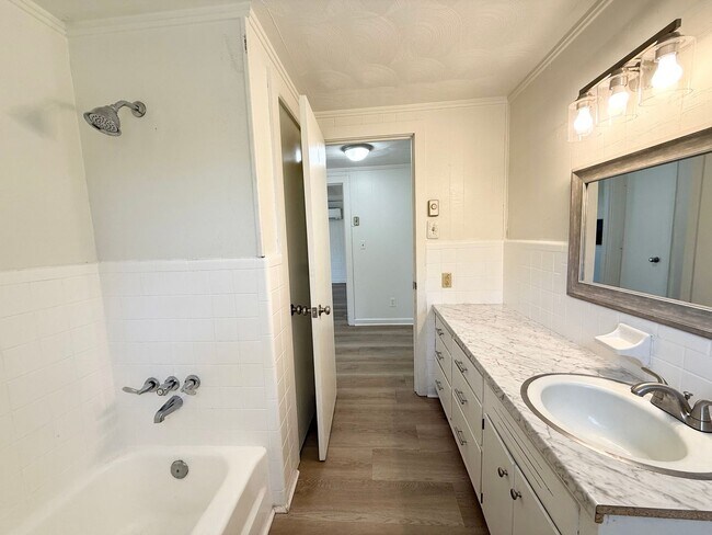 Building Photo - For Rent – $1,000/month | 2 Bed | 1 Bath