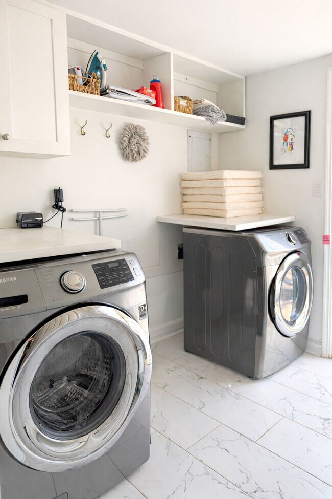 Building Photo - 7601 Bedfordshire Dr