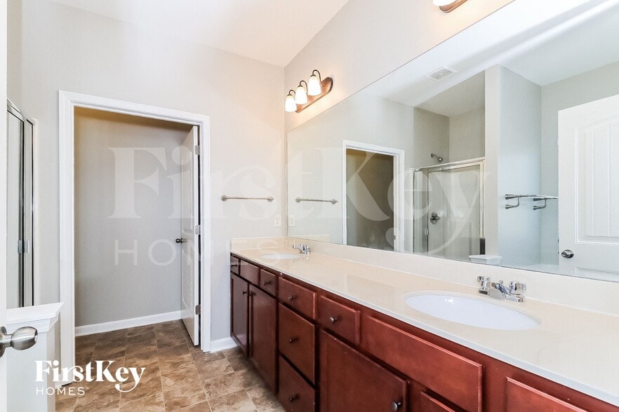 Building Photo - 510 Country Ridge Dr