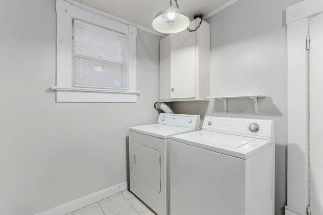 Building Photo - 196 W 8th Ave