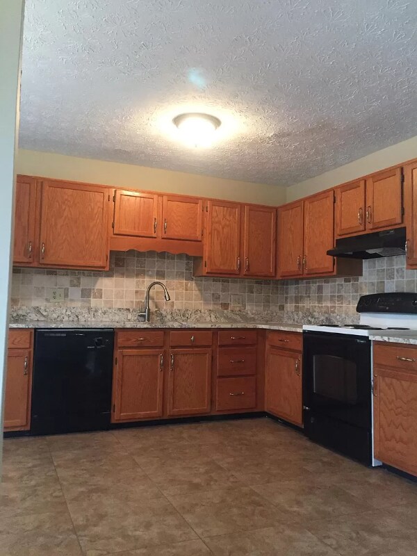 Building Photo - 3811 Meadow Green Ct