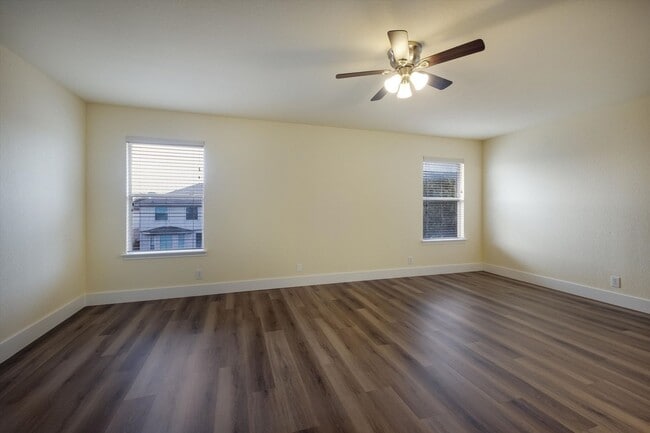 Building Photo - Move-In Ready 5-Bedroom With New Vinyl Floors