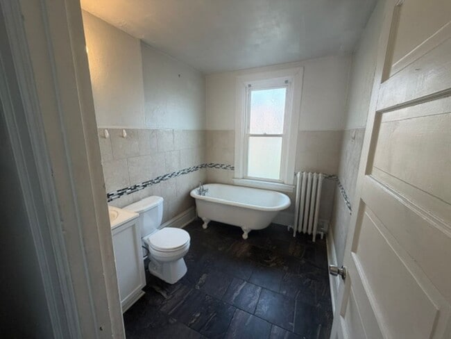 Building Photo - 75 Craighead St