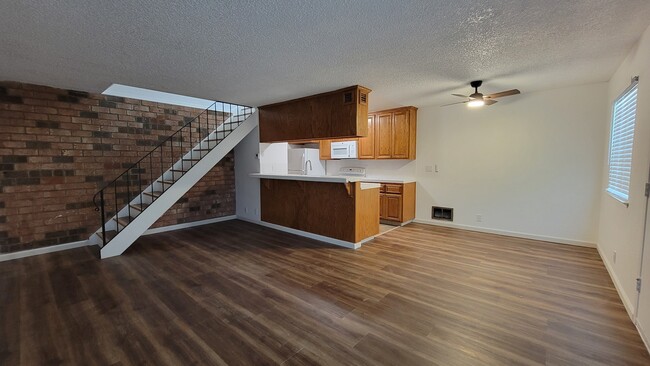 Building Photo - 847 Gilchrist Dr