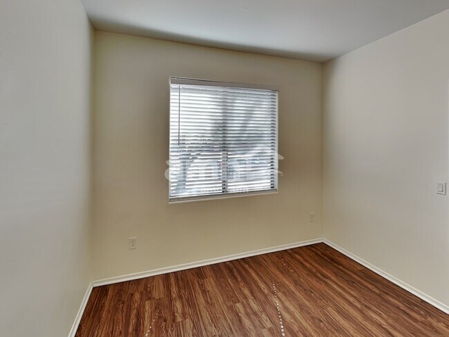 Building Photo - 6661 E Gehrig Ln