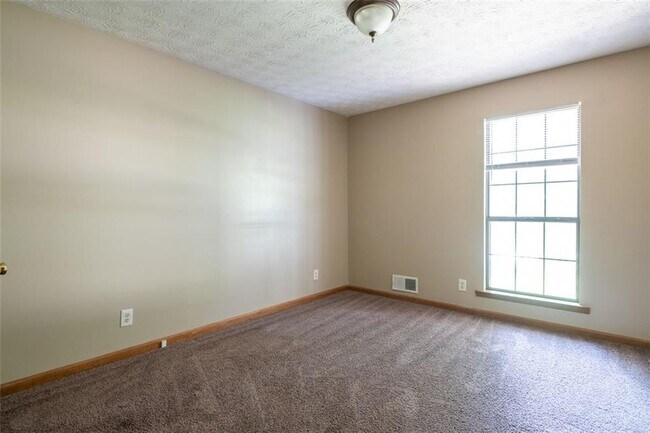 Building Photo - 310 Summerwood Ln