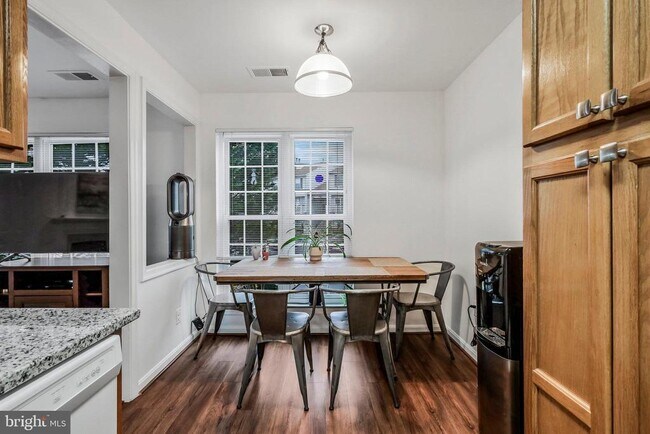 Building Photo - 9259 Cardinal Forest Ln