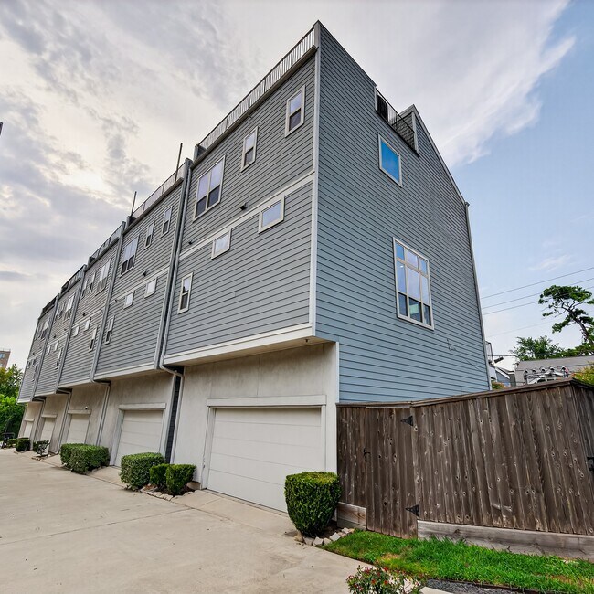 Building Photo - 1205 Wrightwood St