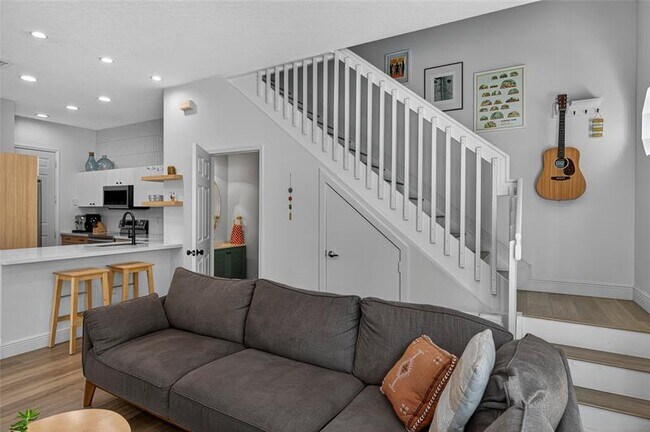 Building Photo - 15 NE 20th Ave