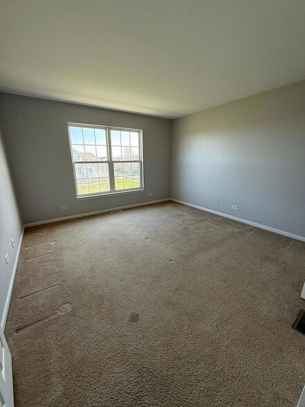 Building Photo - 1624 Fieldstone Dr N