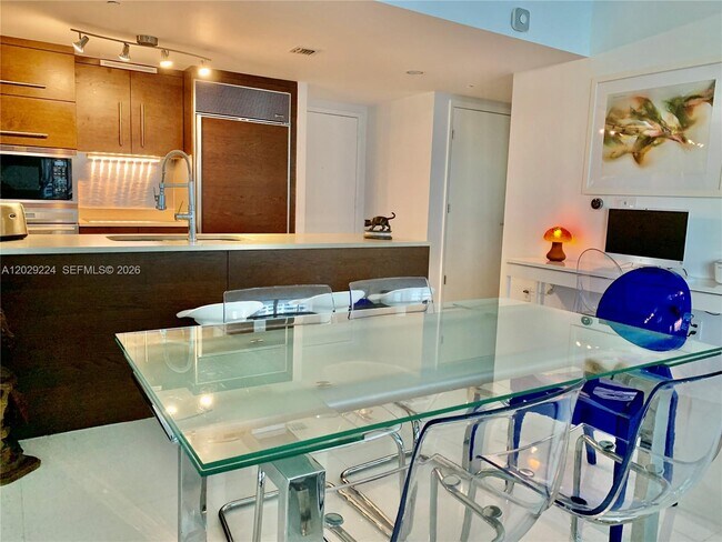 Building Photo - 475 Brickell Ave