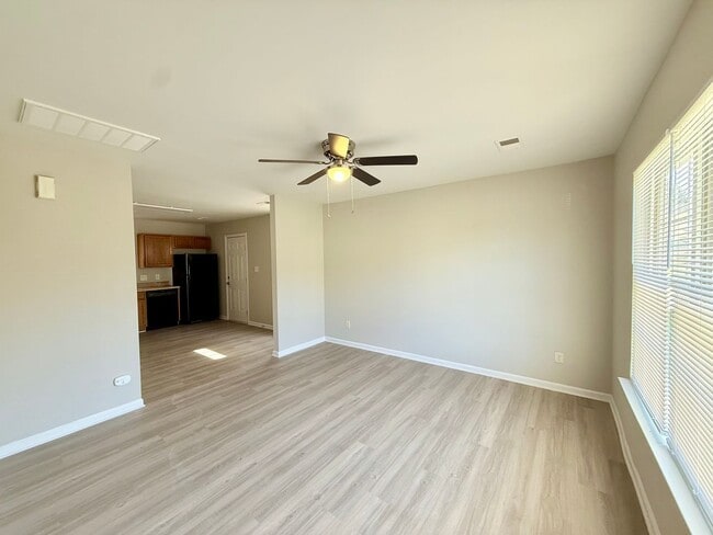 Building Photo - 3550 Crestridge Dr