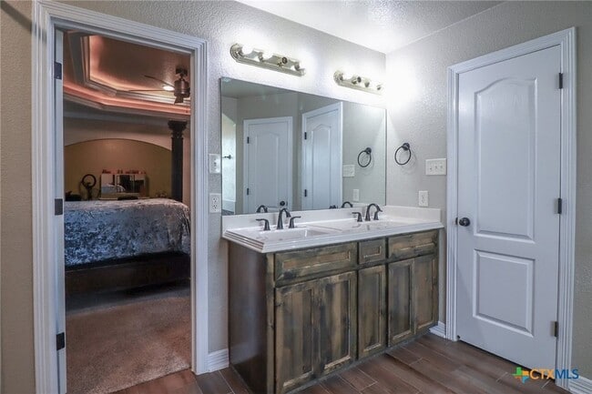 Building Photo - 8107 Preston Hollow Dr
