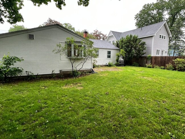 Building Photo - Single Family Home for Rent in Longmeadow!