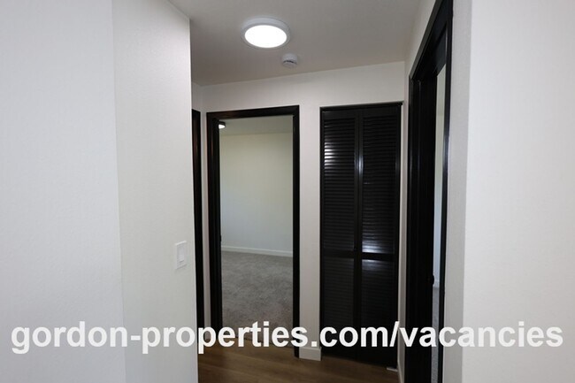 Building Photo - SE Tolbert St - Newly renovated Clackamas 2 bedroom unit