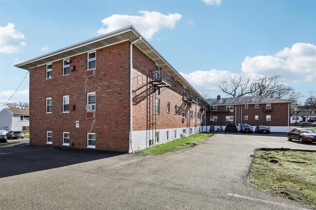 Building Photo - 20 Francis Ave