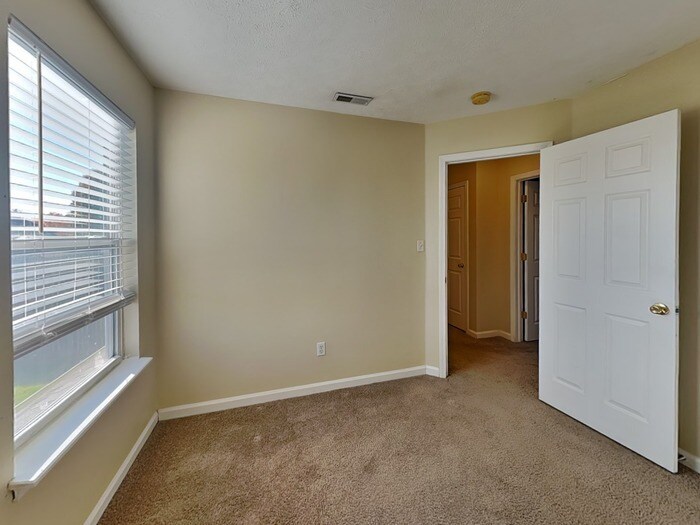 Building Photo - 11101 Waterfield Ln