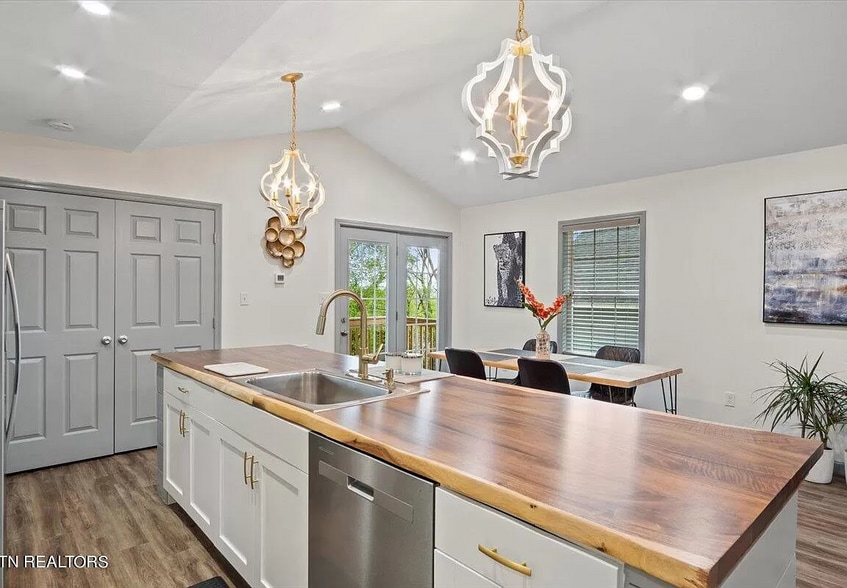 Building Photo - 1928 Vermont Ave