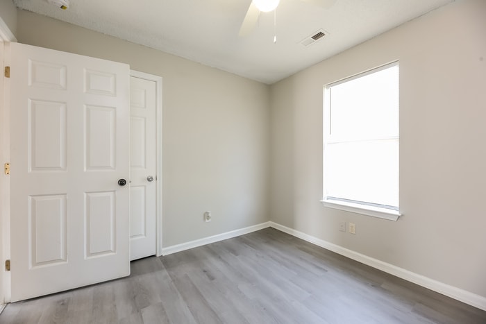 Building Photo - 408 Raspberry Ln