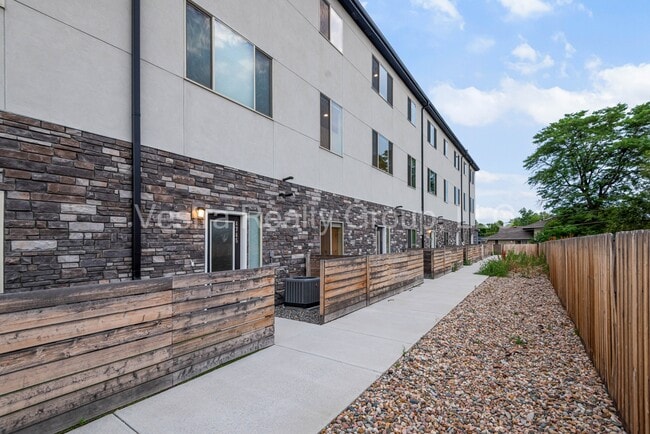 Primary Photo - 4743 E Iliff Ave