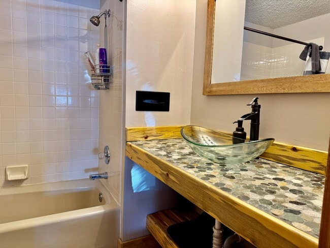 Building Photo - 96 Mountainside Dr