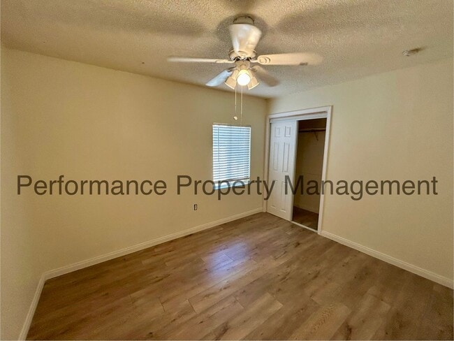 Building Photo - Beautifully Remodeled 4 Bed/2 Bath Home in...