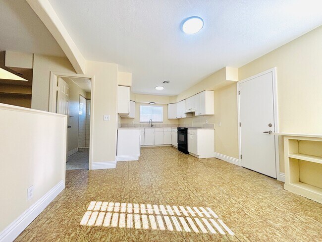 Building Photo - 3816 San Joaquin Ave