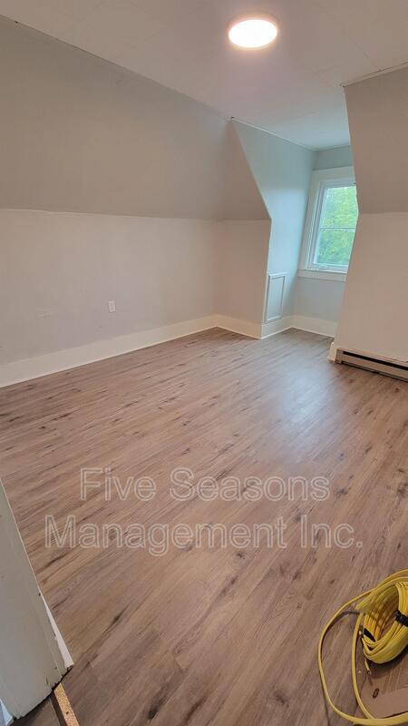 Building Photo - 19 Fletcher Pl