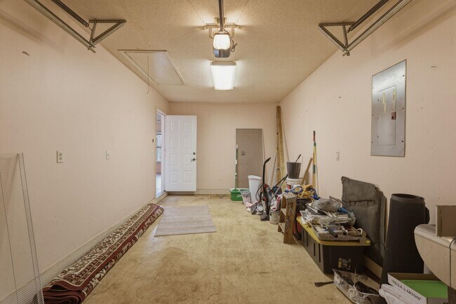 Building Photo - 100 Timberline Dr