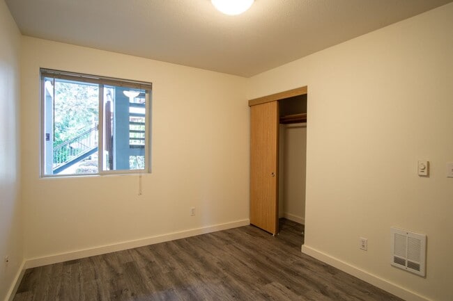 Building Photo - Garden Level 1 Bdr w/ Private Patio Ready ...