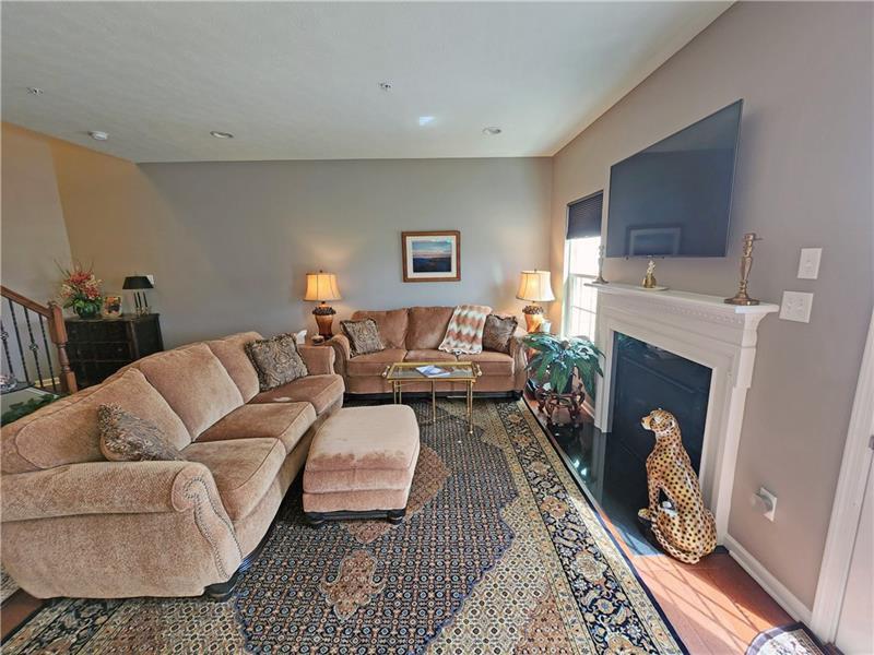 Building Photo - 718 Rosecliff Rd