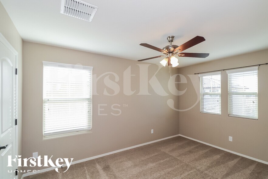 Building Photo - 5115 E Greenway St