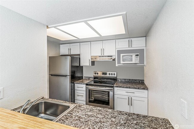 Building Photo - 1Bd/1Ba Kirkland Apartment