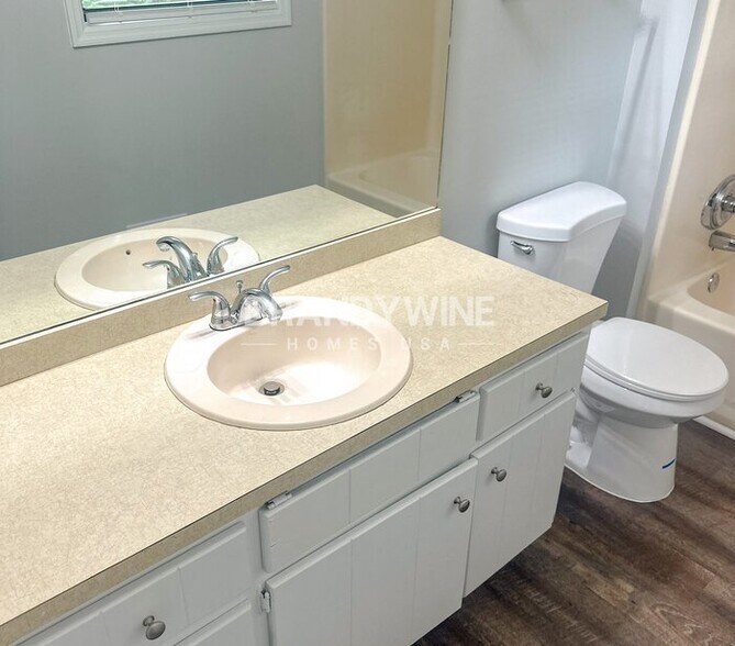Building Photo - 4527 Hickory Grove Dr NW
