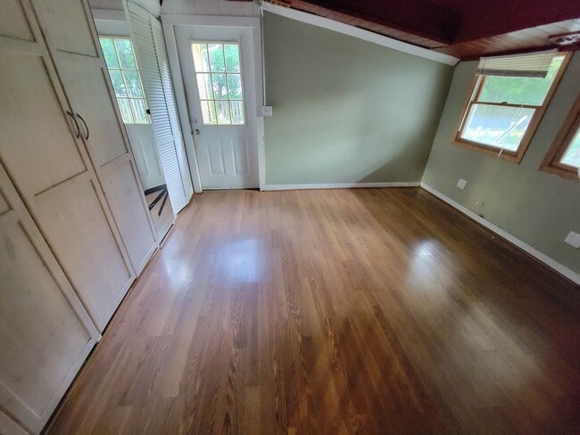 Building Photo - 338 N Pleasant Dr