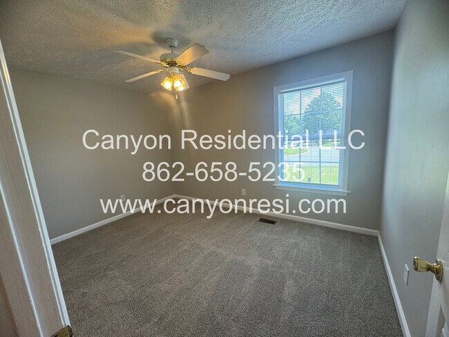 Building Photo - 815 Turkey Ridge Dr