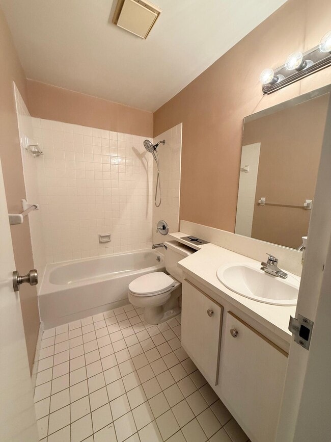 Building Photo - 930 SW 9th St Cir