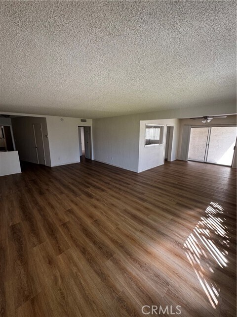Building Photo - 475 E Cypress Ave