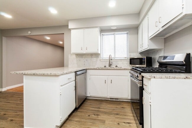 Building Photo - Beautiful Ranch In Plymouth 1 MONTH FREE RENT!!