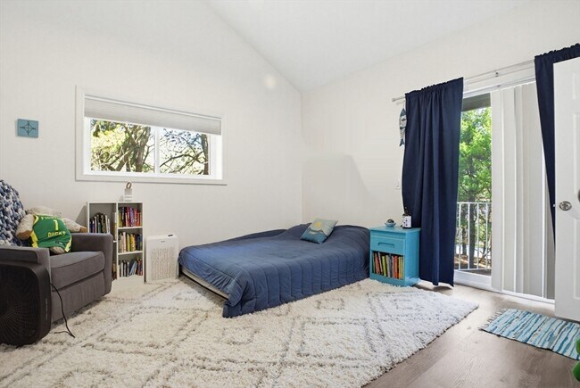 Building Photo - 49 Captain Eames Cir