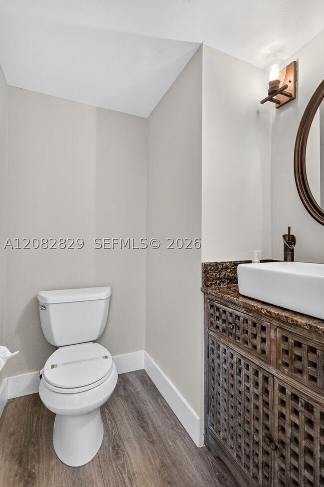 Building Photo - 3213 Bird 7