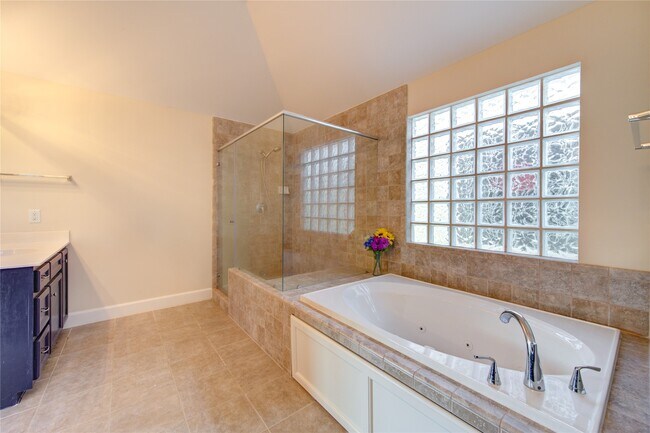 Building Photo - 3707 Main Poplar Dr