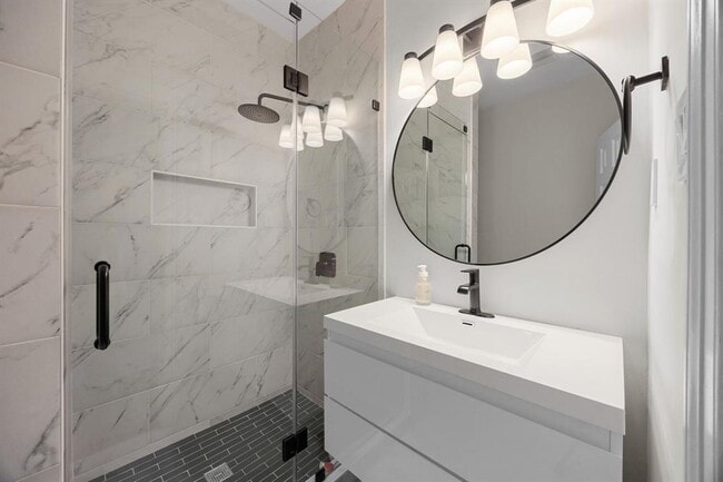 Building Photo - 5600 Blueridge Ct